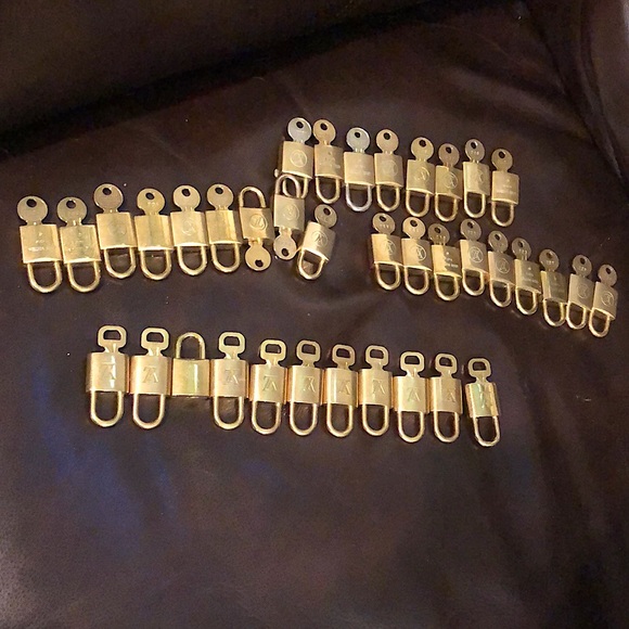 Vintage LV Louis Vuitton Padlock Lock & Key 202 - Picture 8 of 10